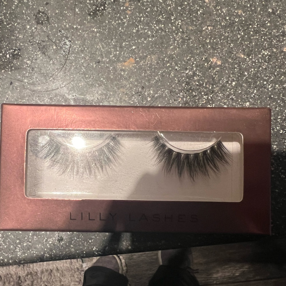Eye lashes